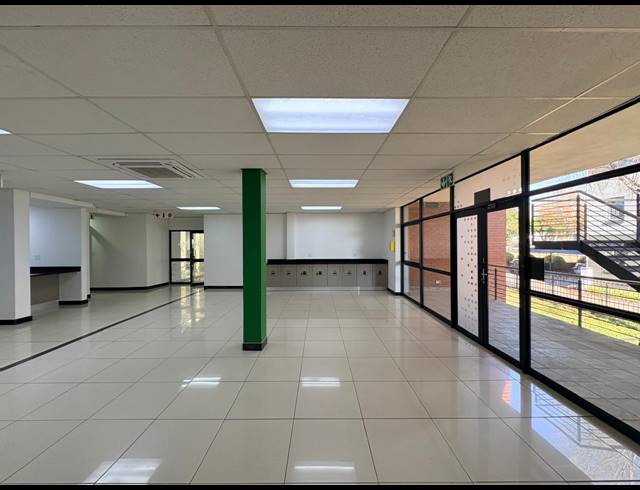 424M² OFFICE TO LET IN MIDRIDGE PARK